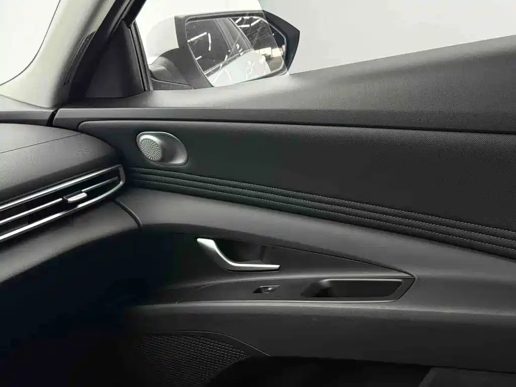 Hyundai Elantra 2022 — фото 8