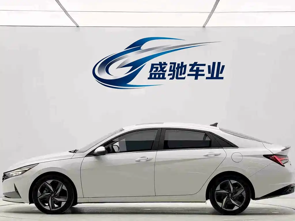Hyundai Elantra 2022
