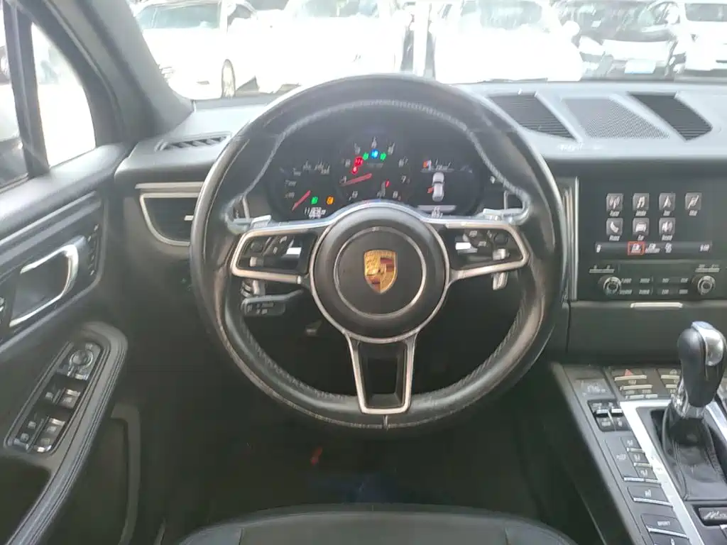 Porsche Macan 2016 — фото 11