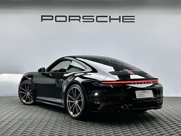 Porsche 911 2023