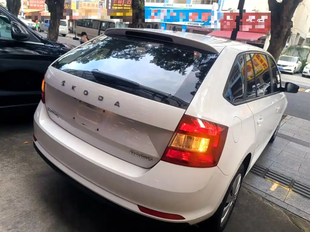 Skoda Rapid Spaceback 2020 — фото 7