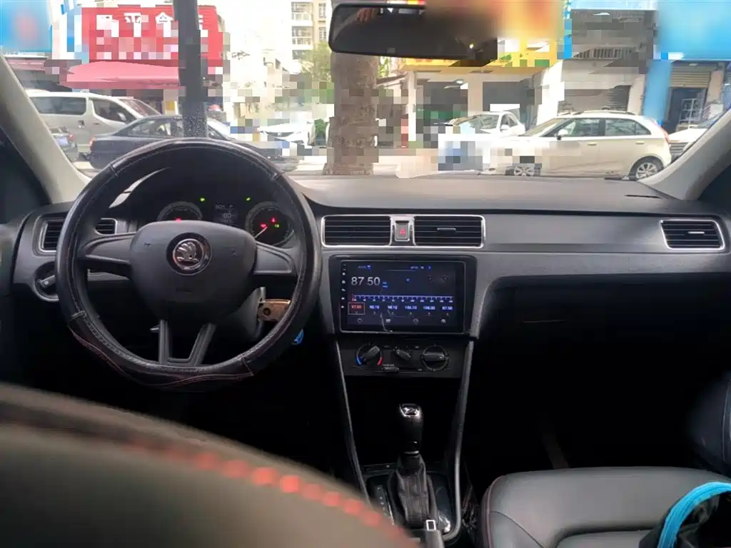 Skoda Rapid Spaceback 2020 — фото 10