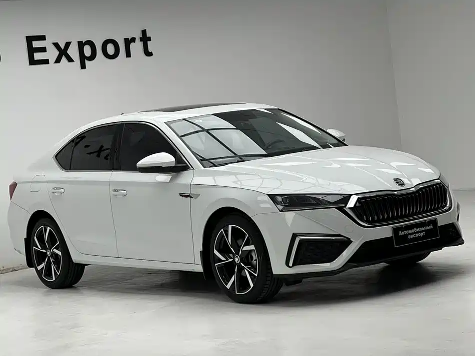 Skoda Octavia 2023 — фото 3