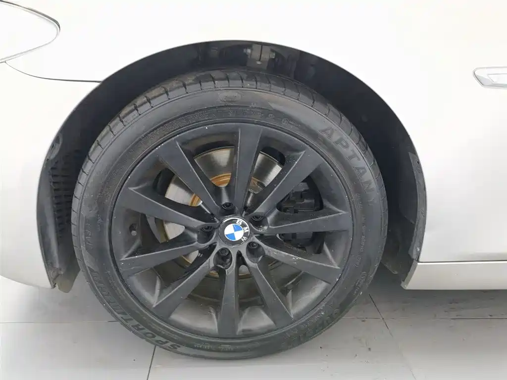 BMW 5 Series 2012 — фото 17
