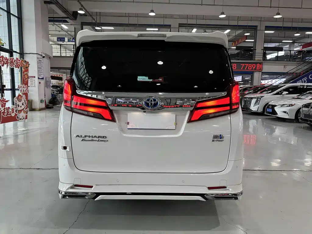Toyota Alphard 2020 — фото 8