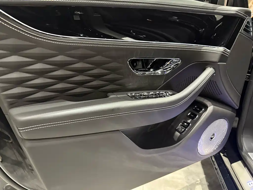 Bentley Flying Spur PHEV 2023 — фото 4