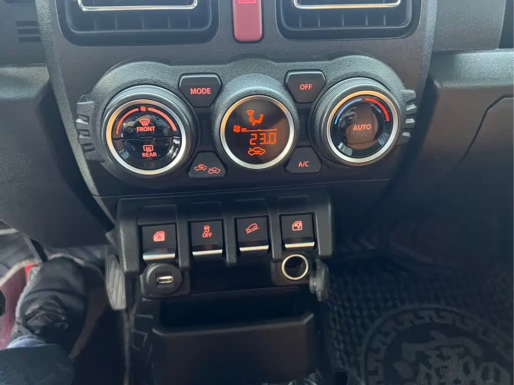 Suzuki Jimny 2023 — фото 11