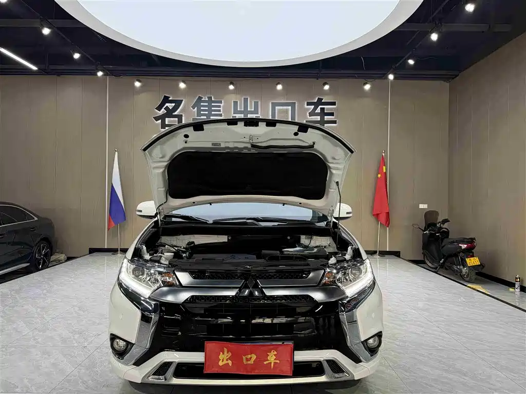 Mitsubishi Outlander 2024 — фото 13