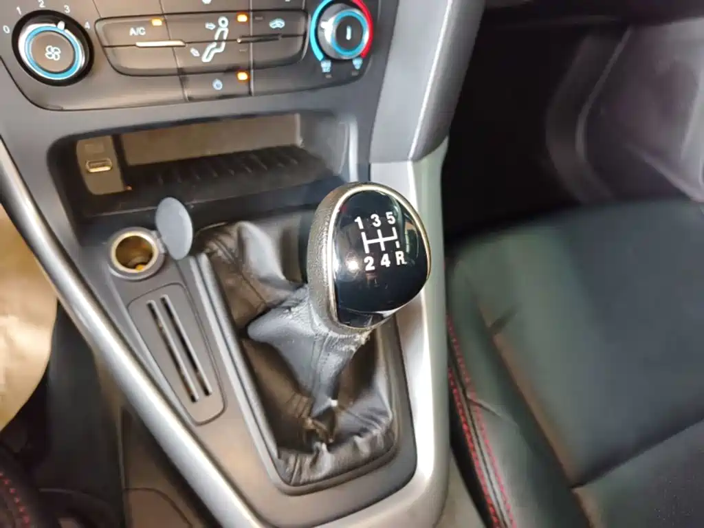 Ford Focus 2016 — фото 14