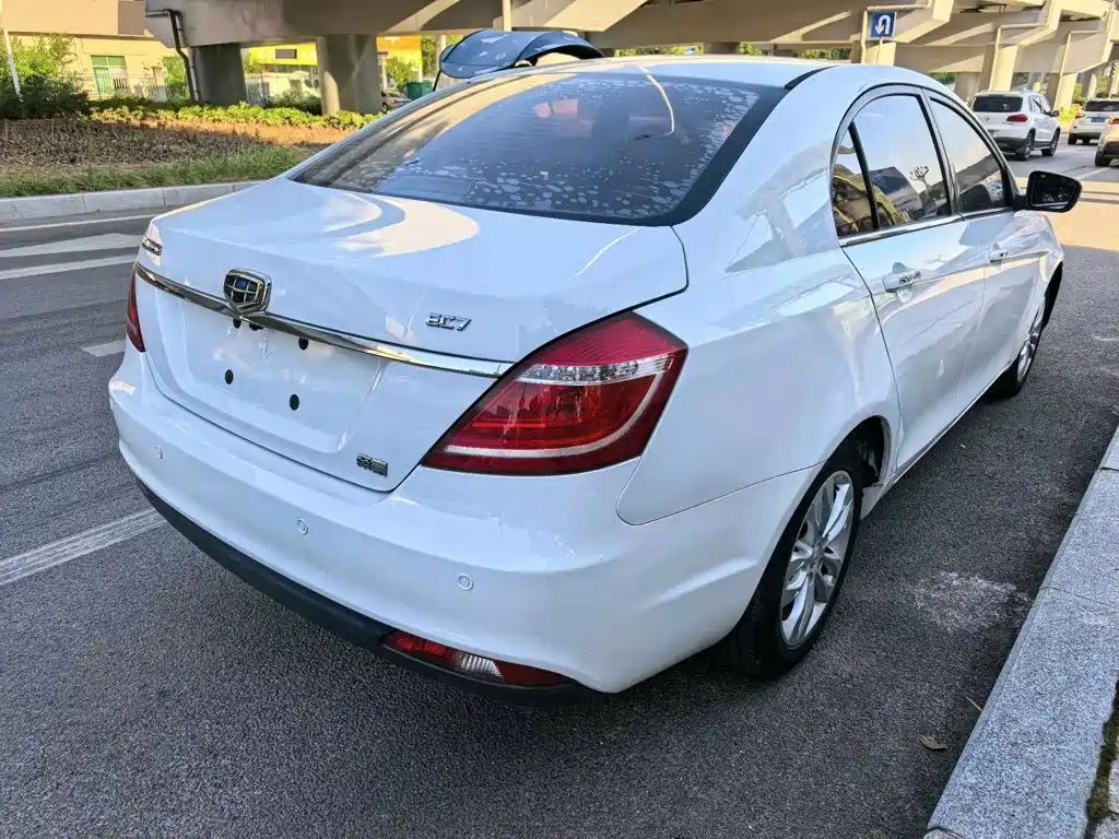 Geely Emgrand 2015 — фото 3