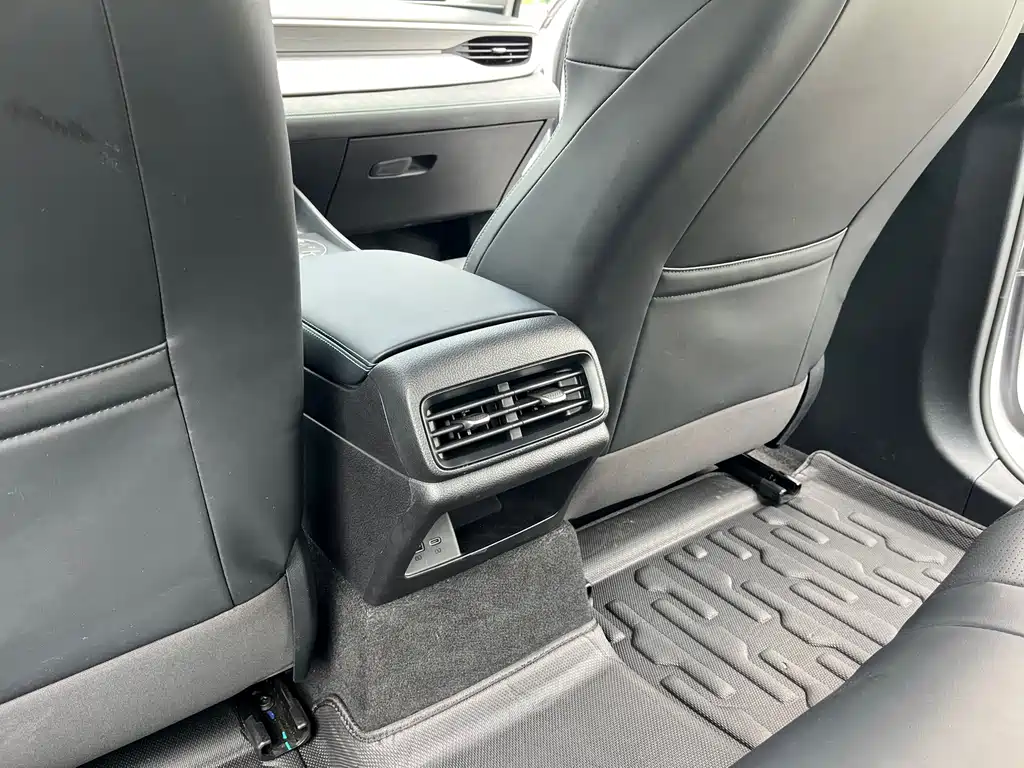 BYD Seal 05 DM-i 2025 — фото 15