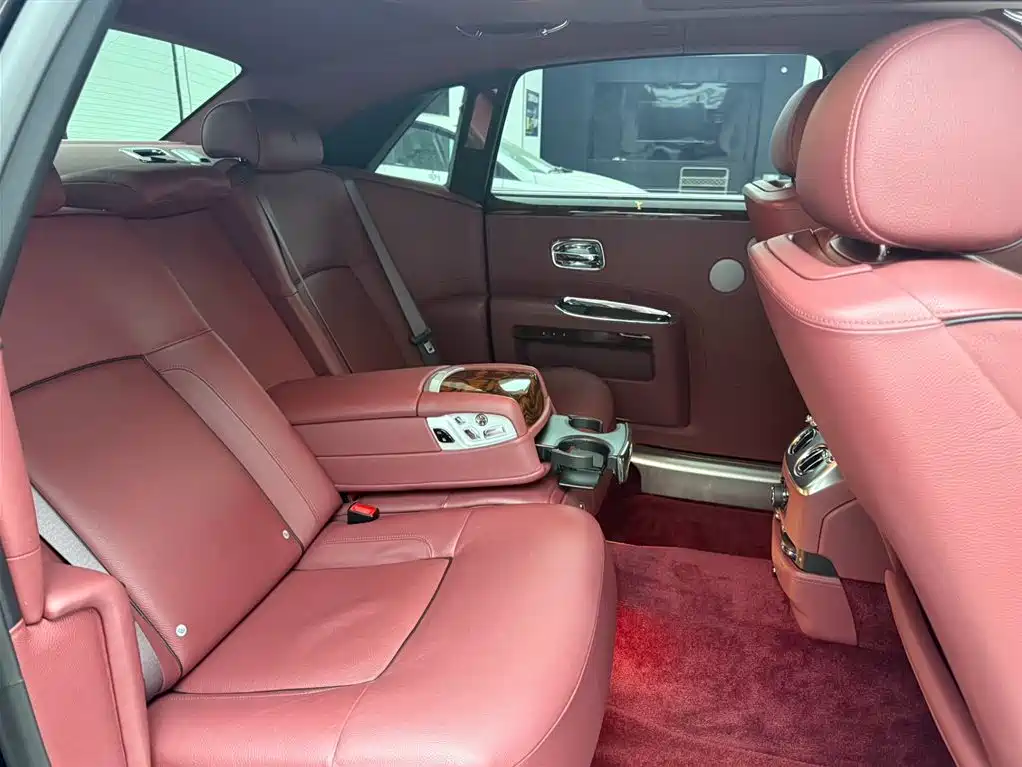 Rolls-Royce Ghost 2014 — фото 13