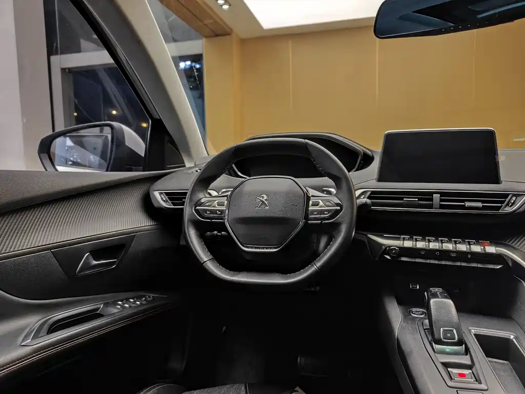 Peugeot 5008 2018 — фото 15