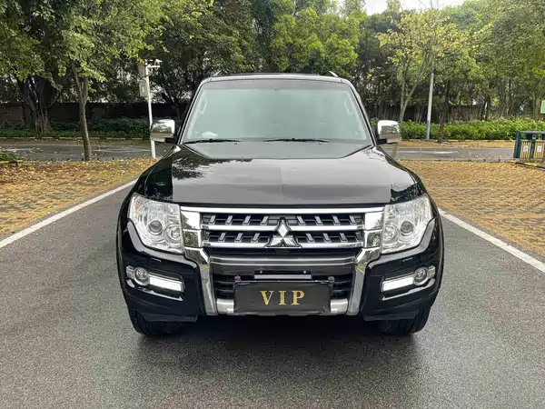 Mitsubishi Pajero 2015