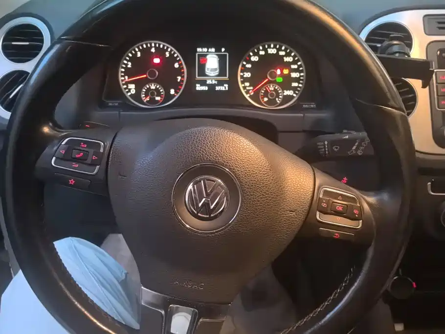 Volkswagen Tiguan 2015 — фото 15