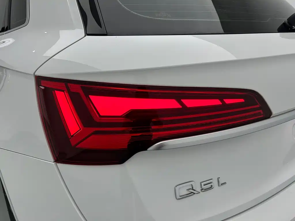 Audi Q5L 2024 — фото 9
