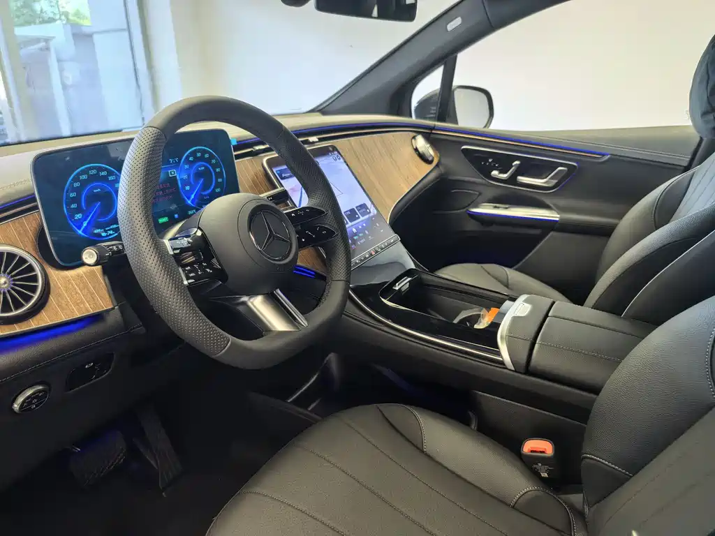 Mercedes-Benz EQE SUV 2025 — фото 17