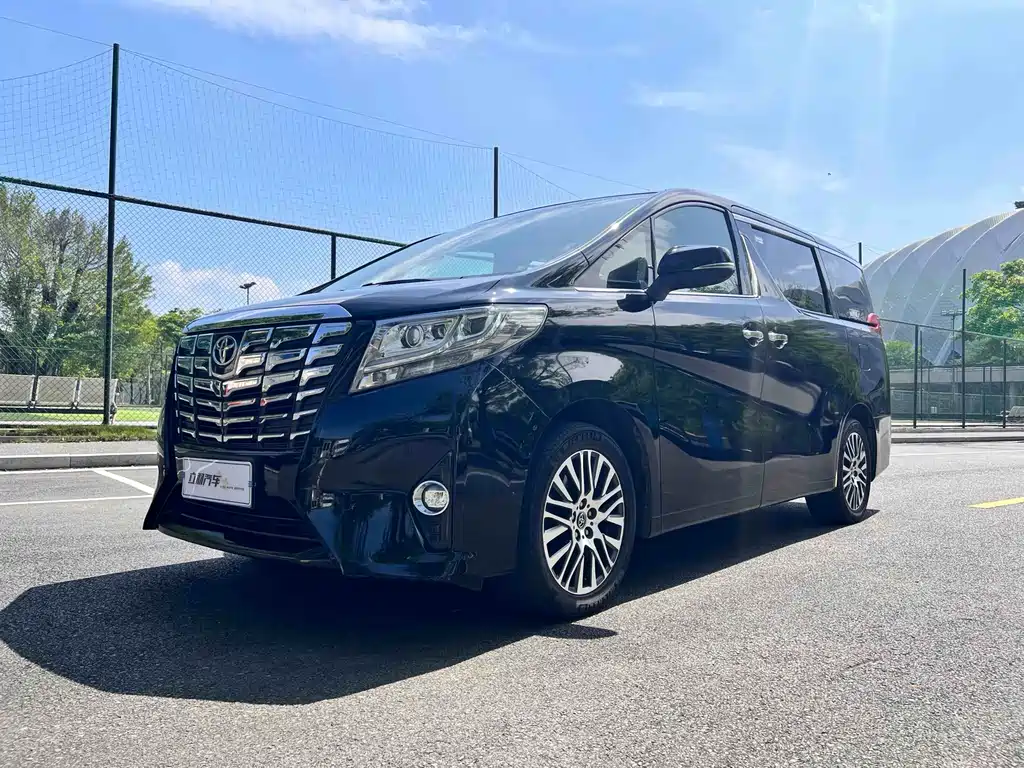 Toyota Alphard 2017 — фото 1