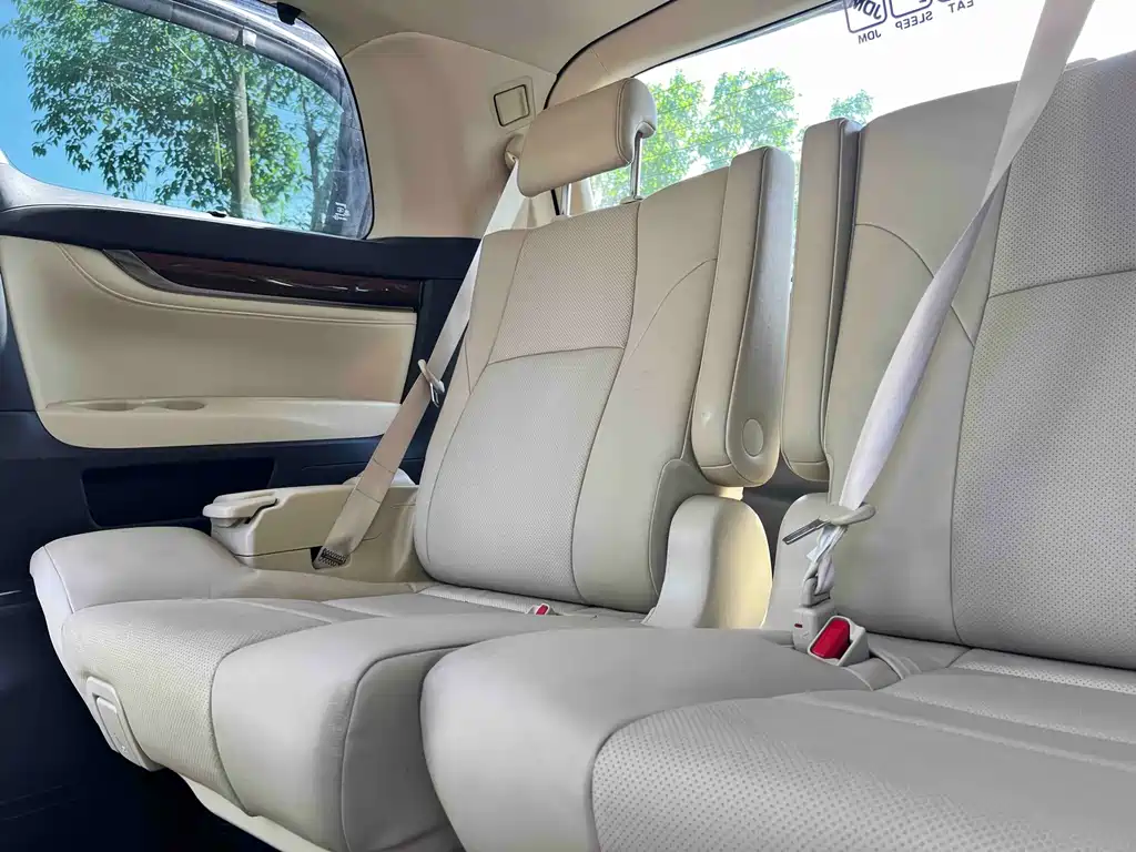 Toyota Alphard 2017 — фото 16