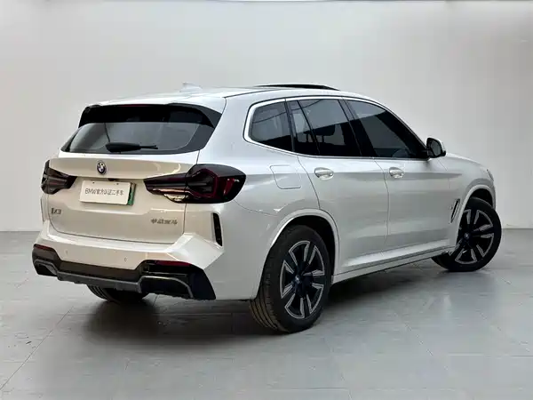 BMW iX3 2025
