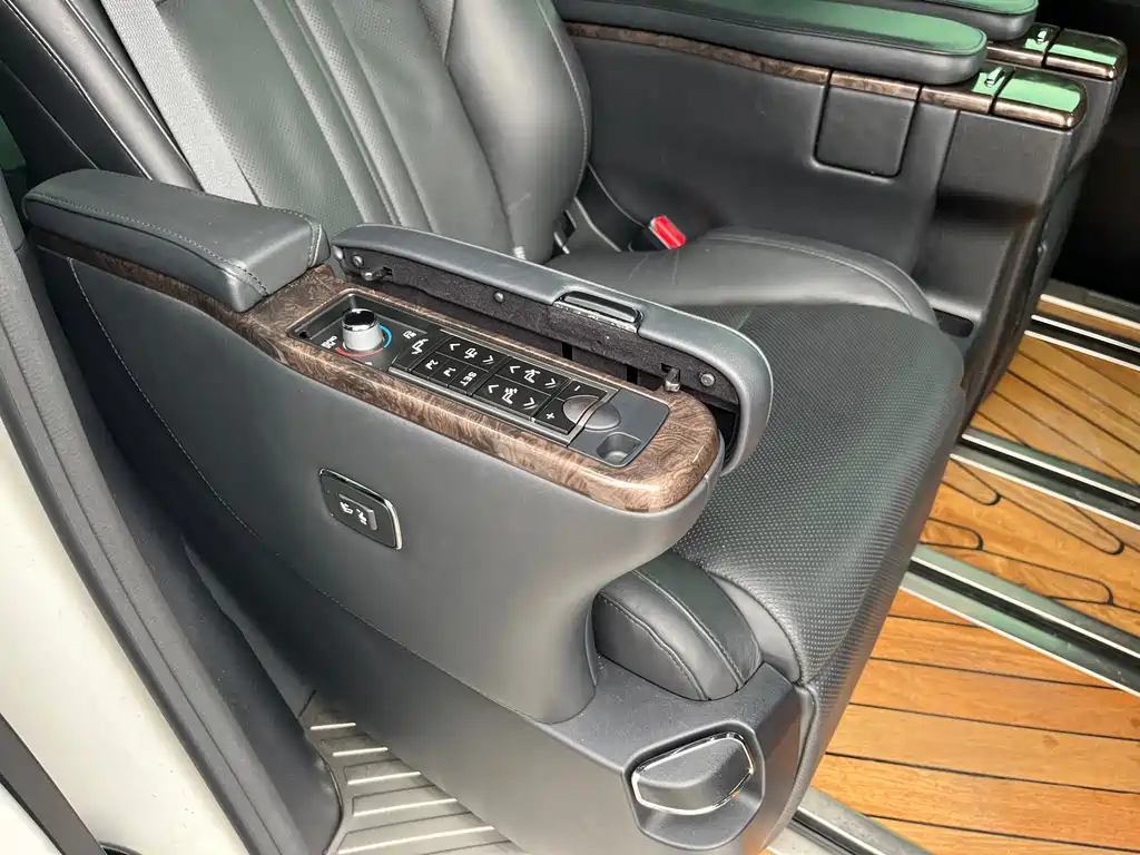 Toyota Vellfire 2021 — фото 30