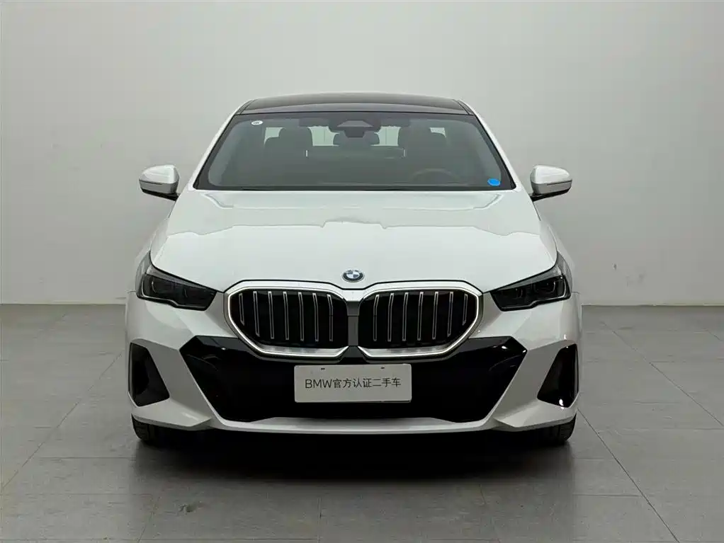 BMW 5 Series 2025