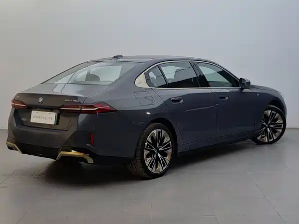 BMW i5 2025