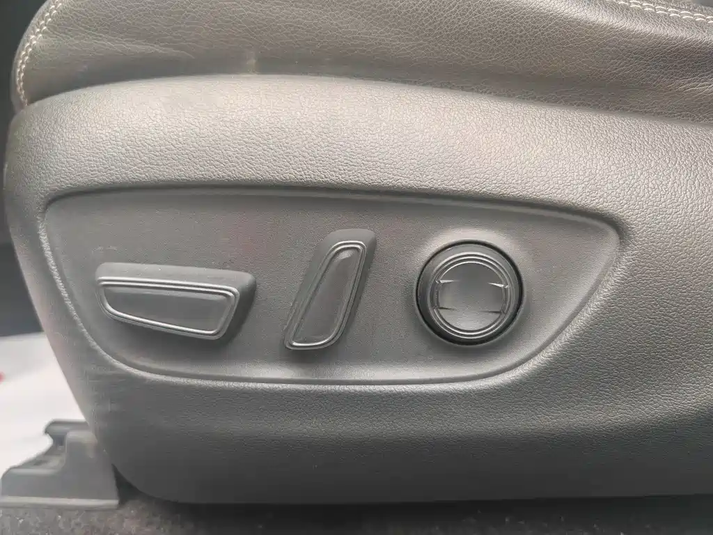 Toyota RAV4 2021 — фото 19