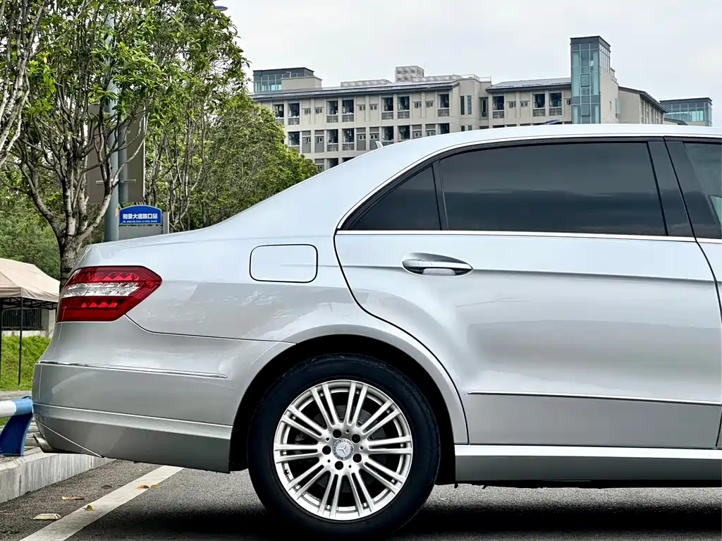Mercedes-Benz E-Class 2012 — фото 5