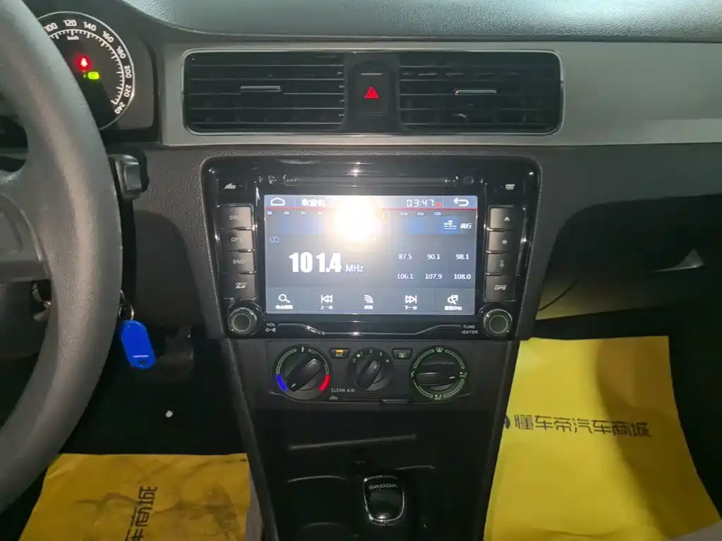 Skoda Rapid Spaceback 2016 — фото 13