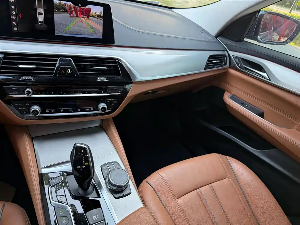BMW 6 Series GT 2018 — фото 10