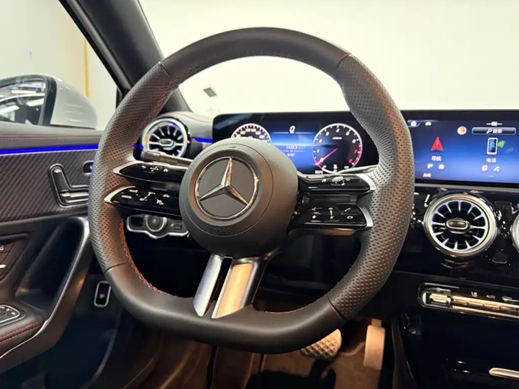 Mercedes-Benz A-Class 2025 — фото 11