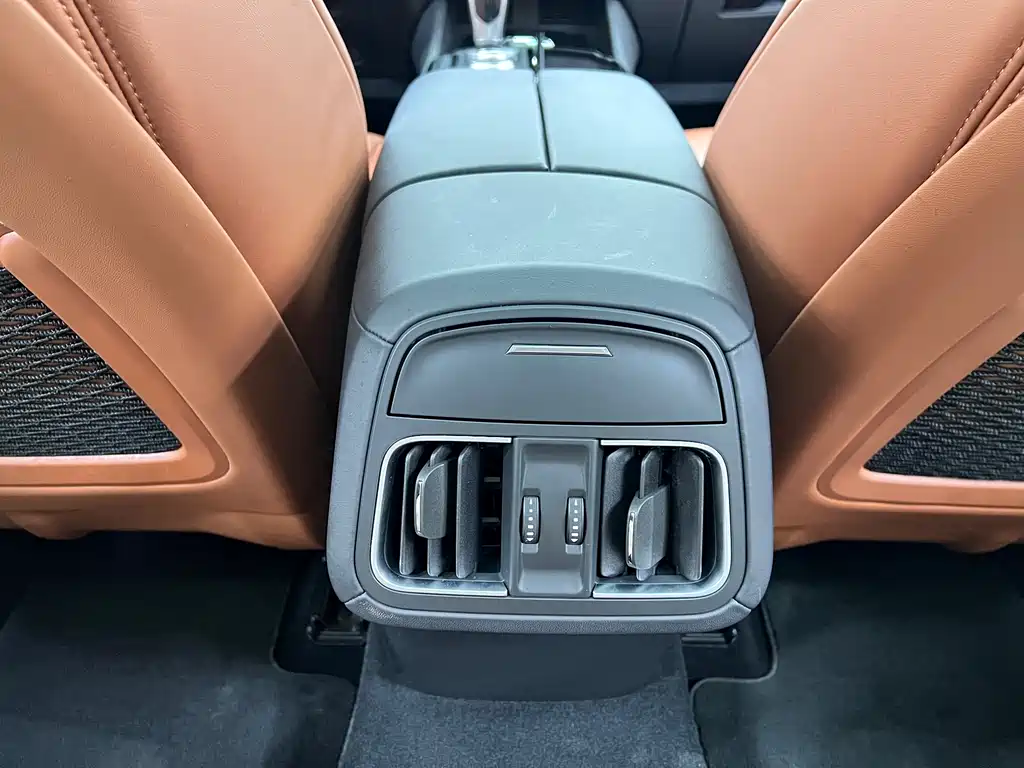 Maserati Levante 2019 — фото 22