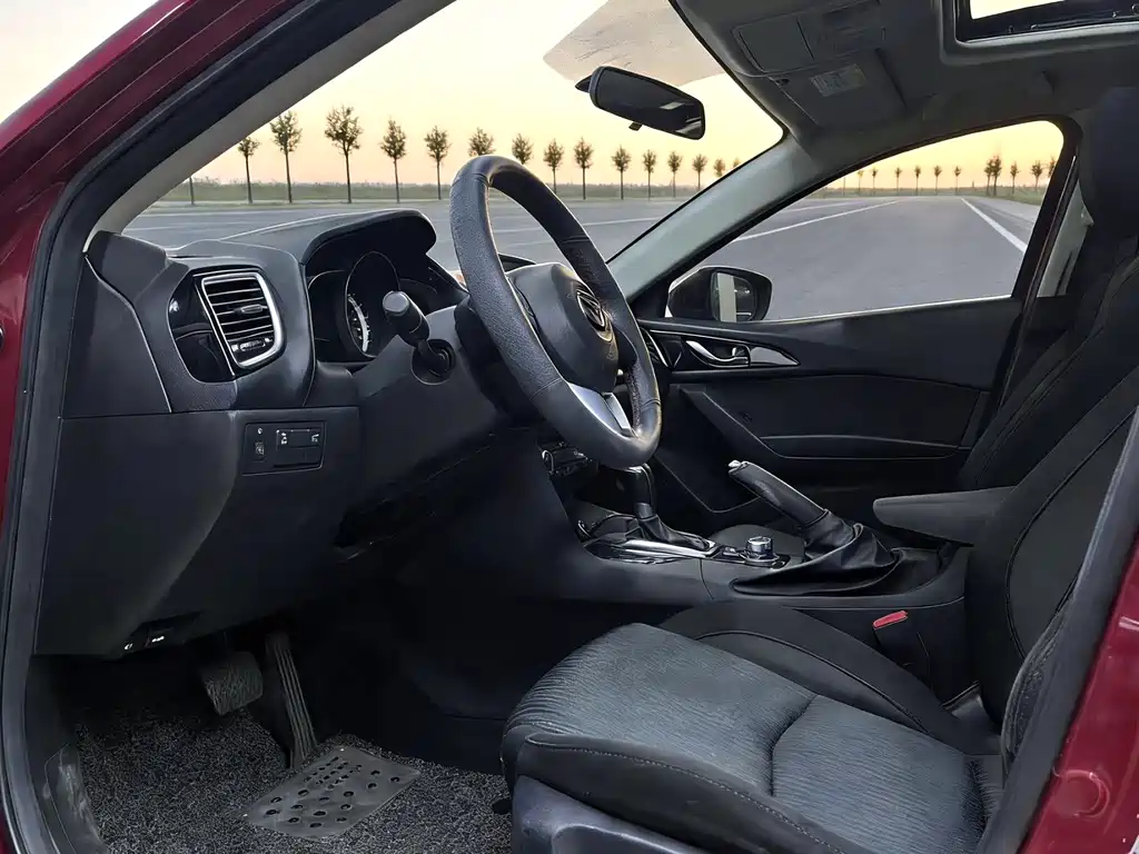 Mazda 3 Axela 2015