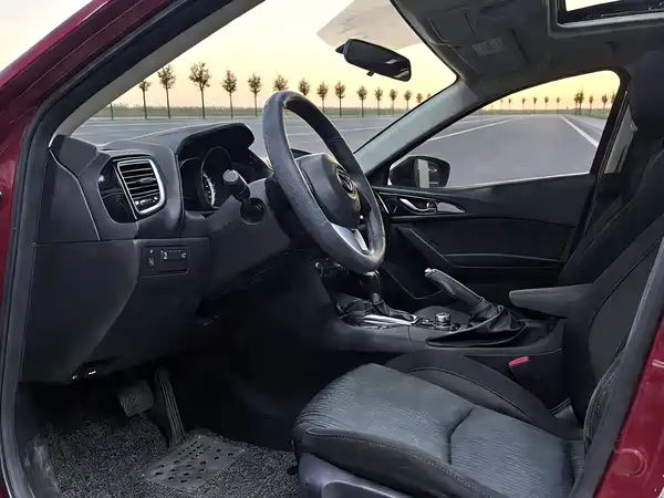 Mazda 3 Axela 2015