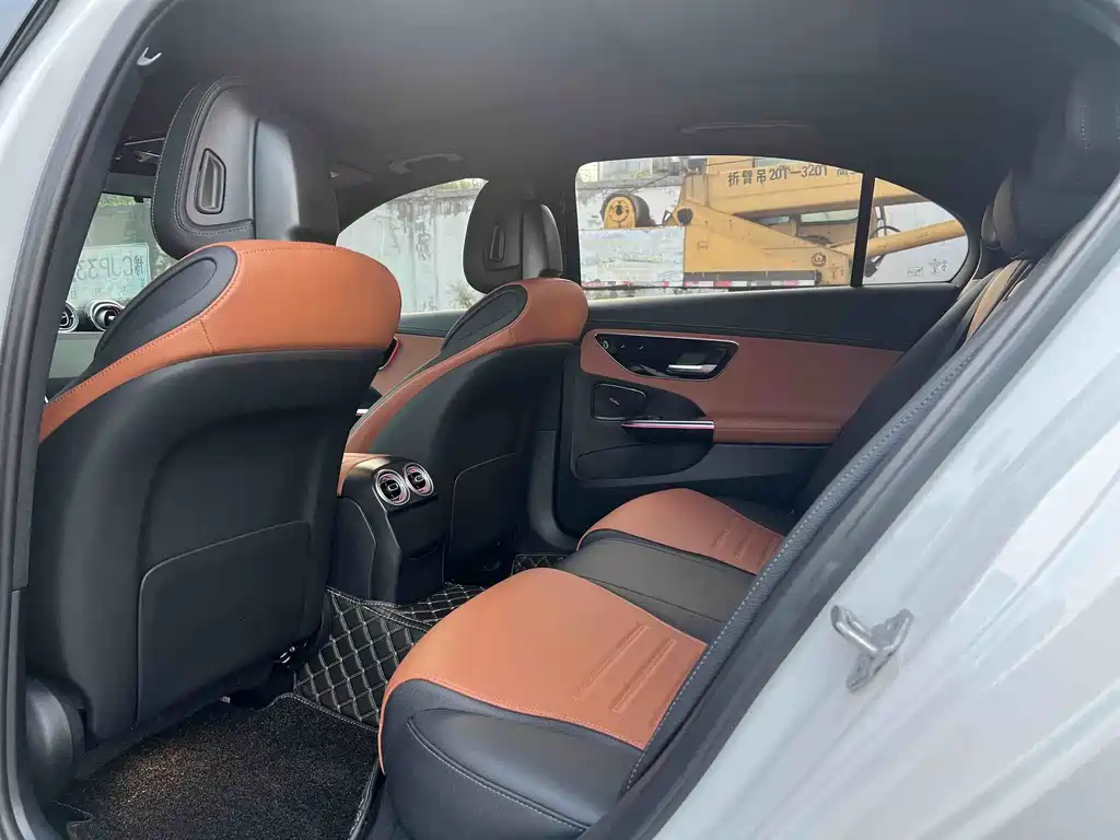 Mercedes-Benz C-Class 2023 — фото 8