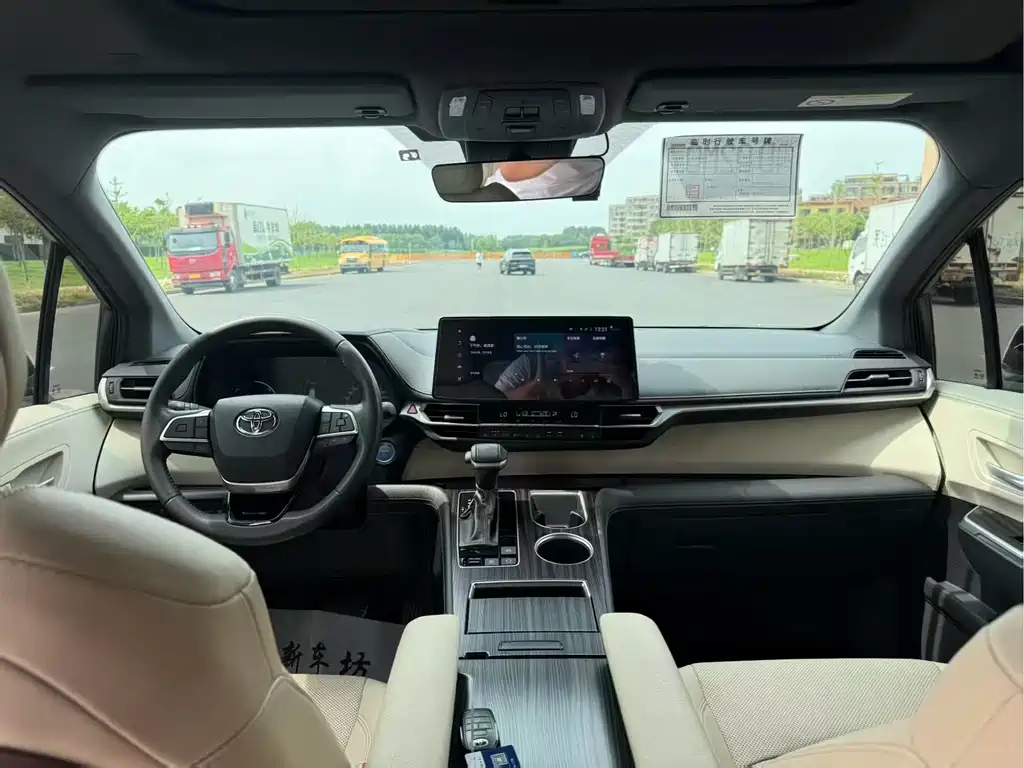 Toyota Sienna 2024