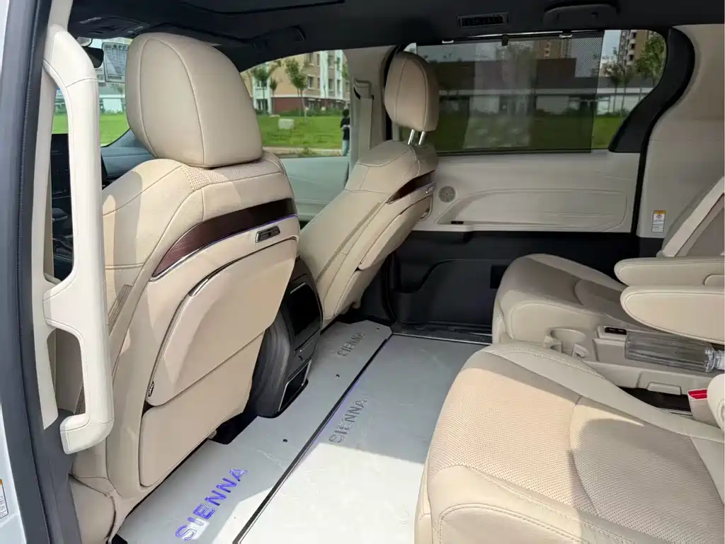 Toyota Sienna 2024