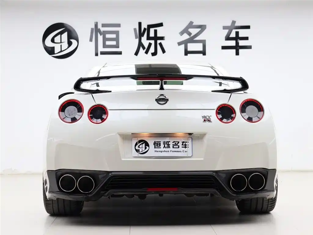 Nissan GT-R 2017 — фото 26