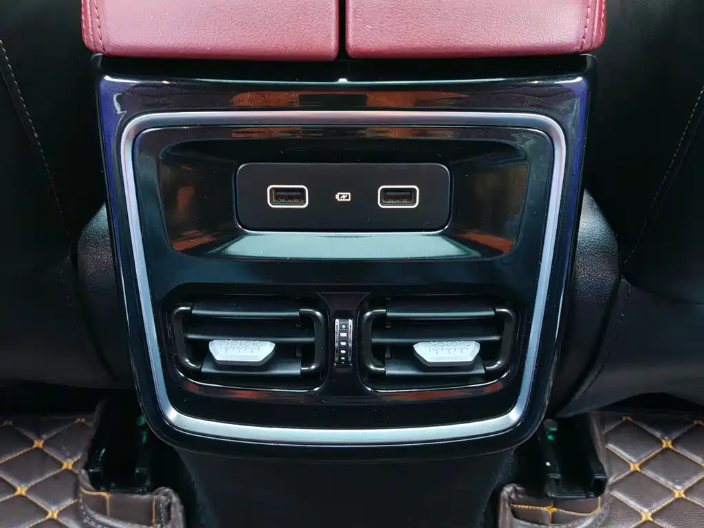 Jetour Jietu X70 PLUS 2023 — фото 42