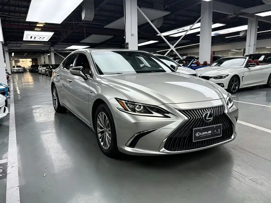 Lexus ES 2018 — фото 3