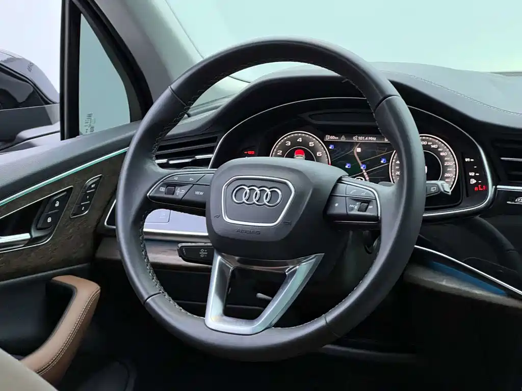 Audi Q7 2024 — фото 31