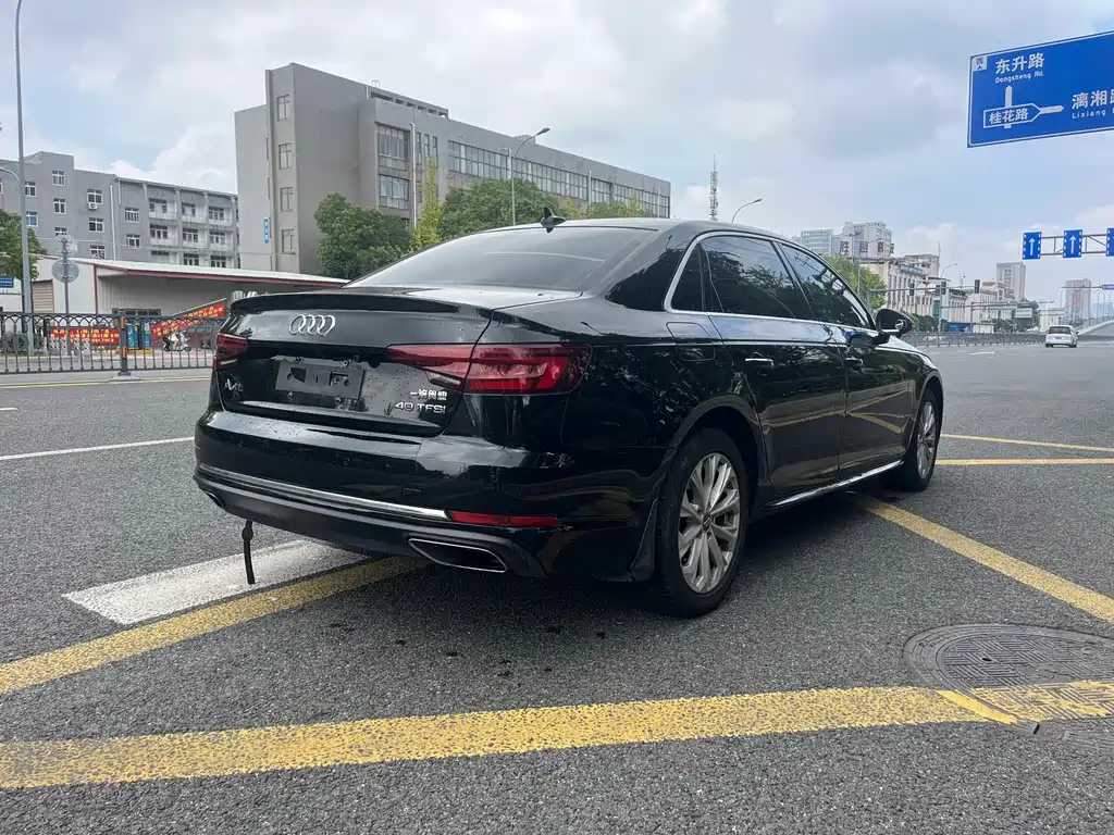 Audi A4L 2019 — фото 16