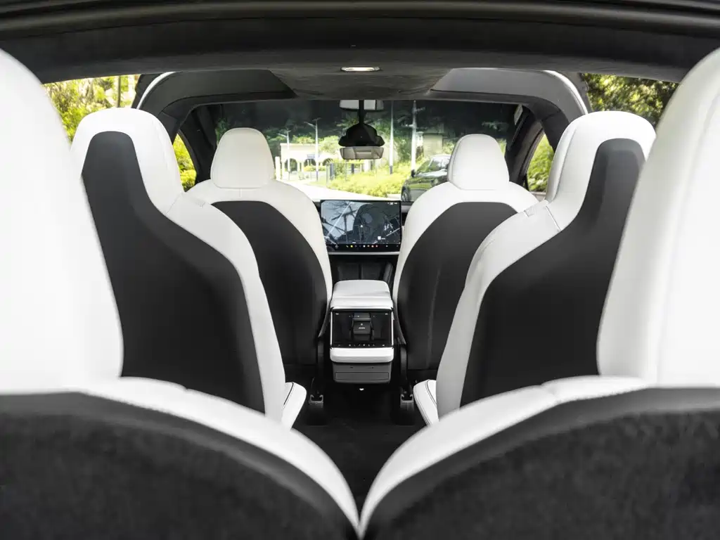 Tesla Model X 2023 — фото 18