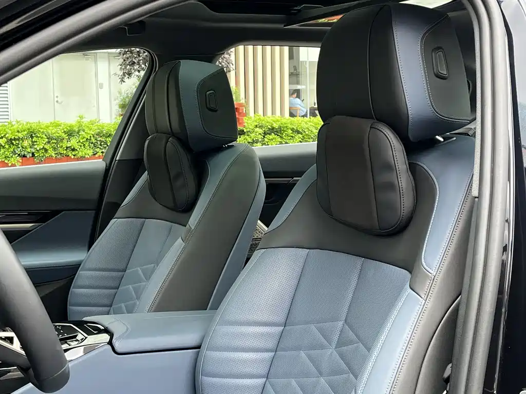 BMW 5 Series 2025 — фото 14