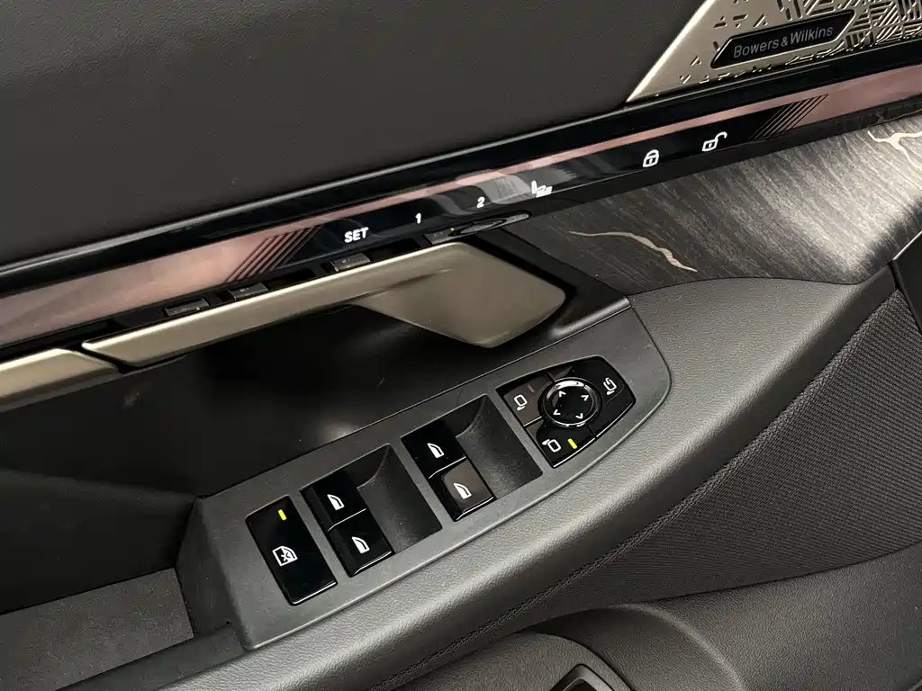 BMW 5 Series 2025 — фото 15