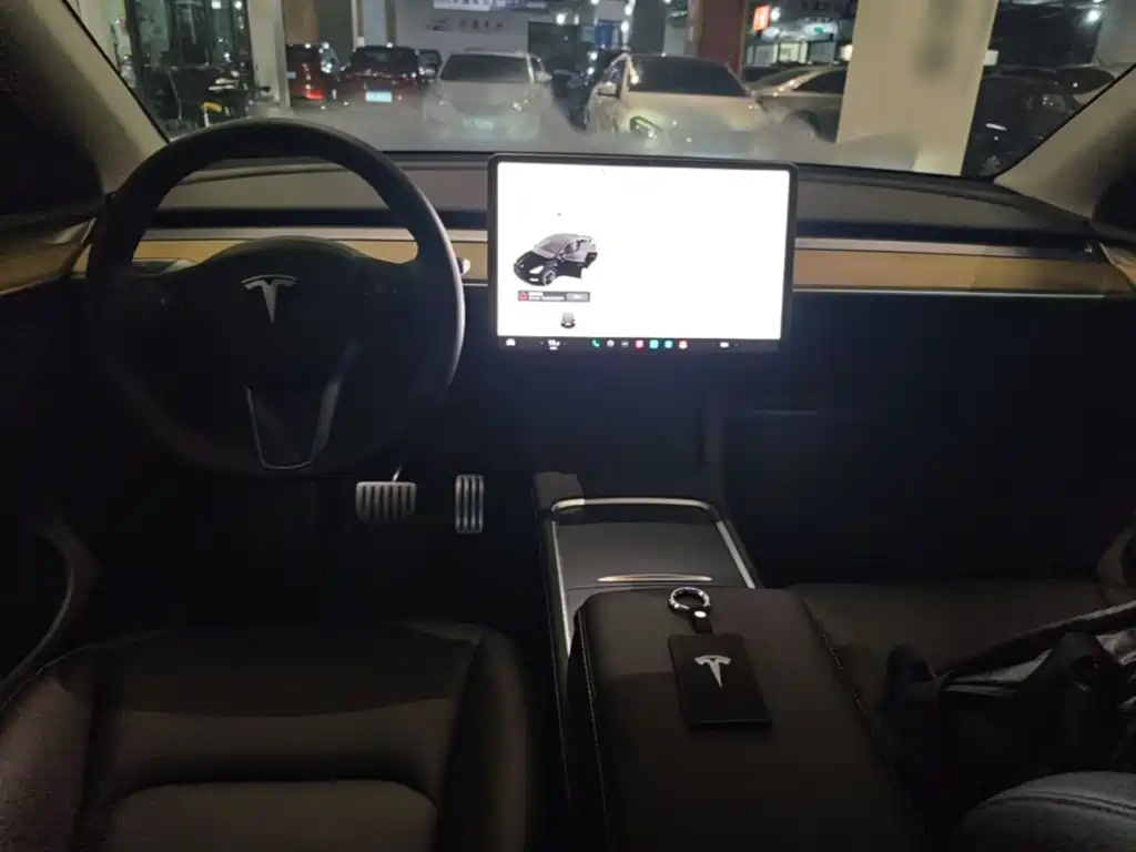 Tesla Model Y 2023 — фото 10