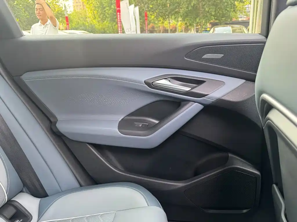 Audi Q6L E-Tron 2025 — фото 23