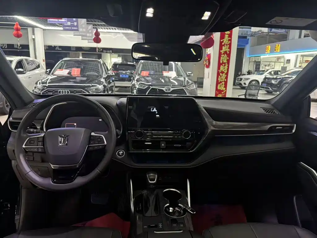 Toyota Crown Kluger 2025