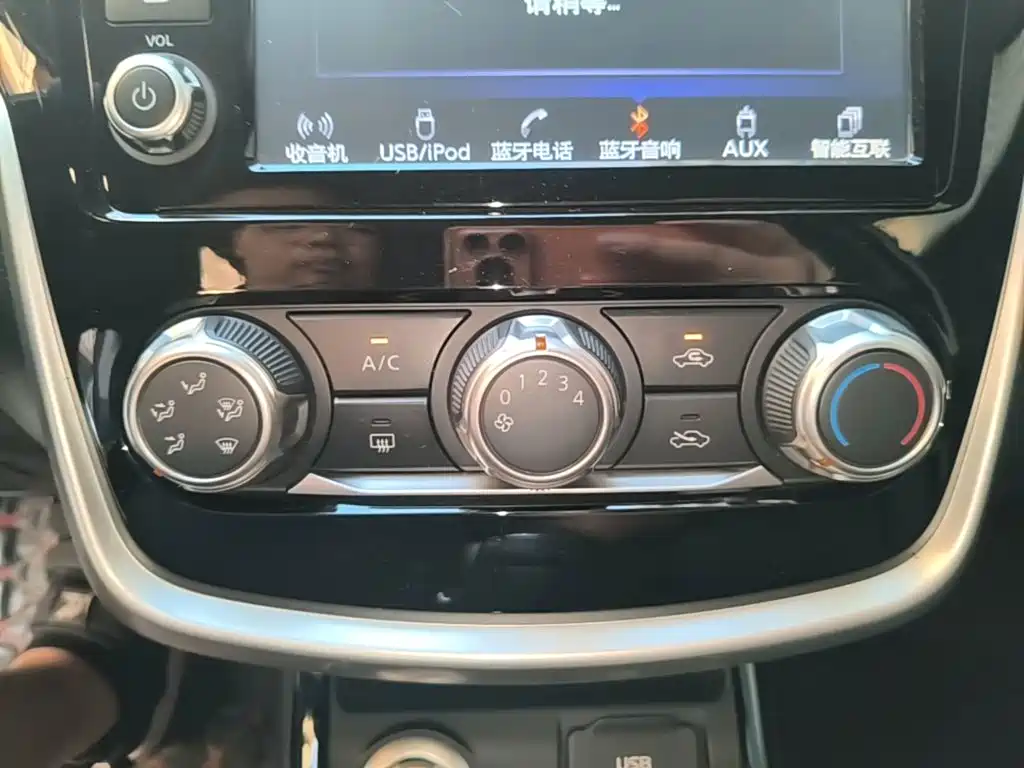 Nissan Tiida 2018 — фото 13